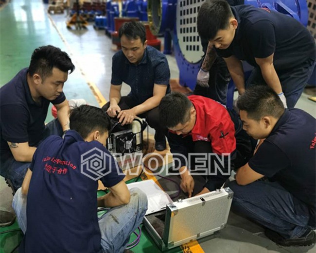 沃顿技术员指导用户使用液压扳手现场